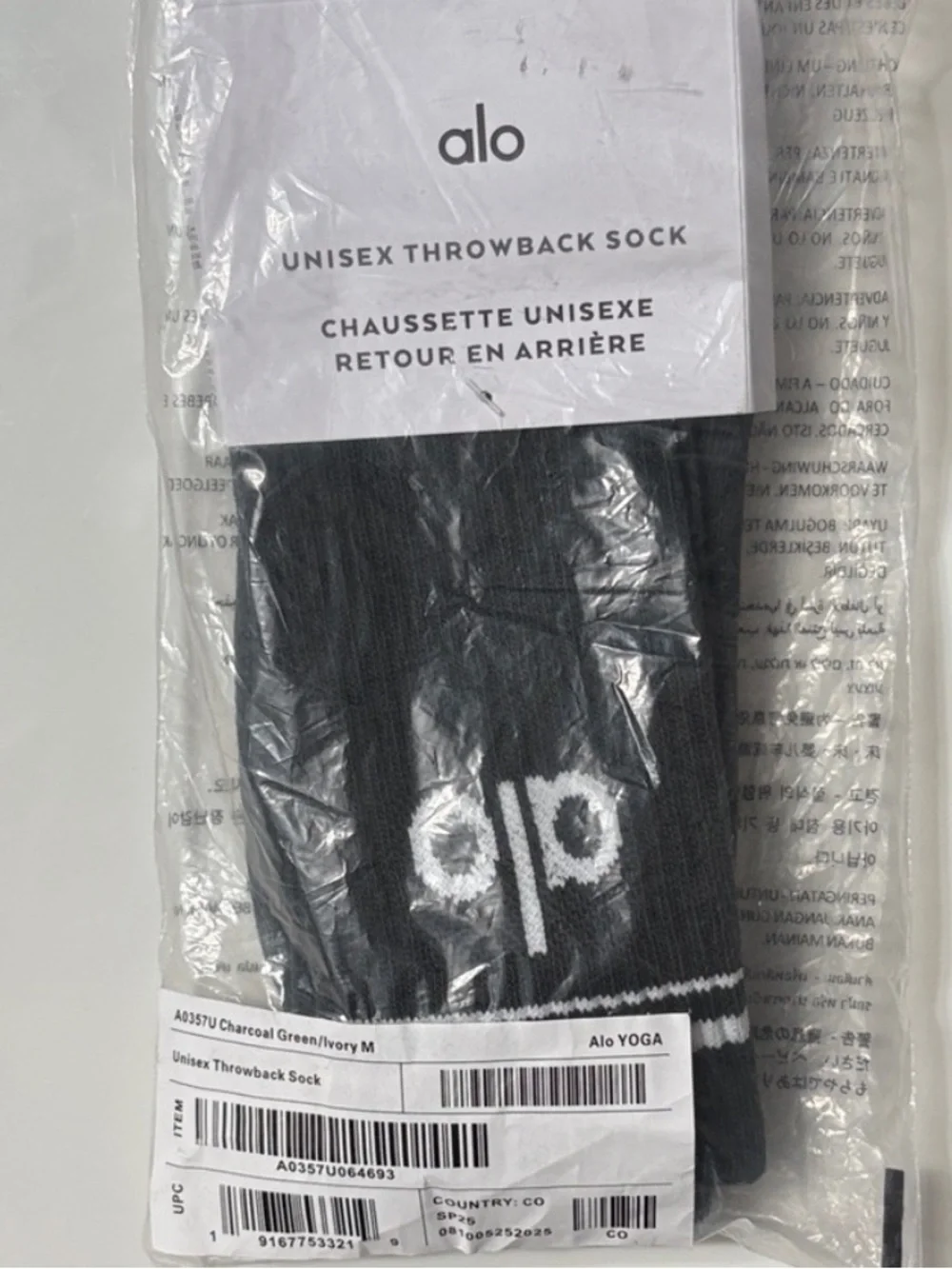 ALO Yoga Unisex Throwback Socks - Picture 2 of 3